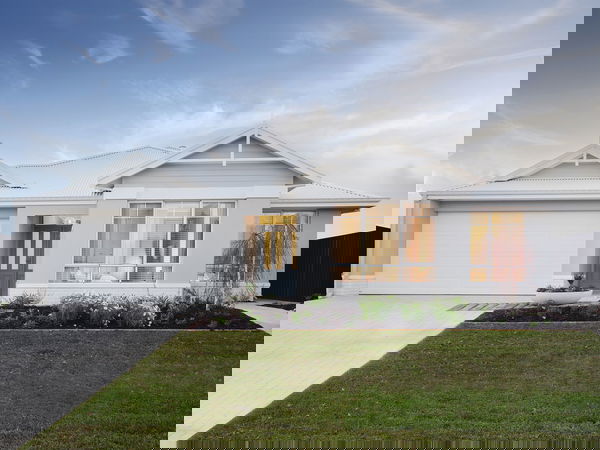 Wa Country Builders - Geographe Manor - Gallery - 038 No Neighbours Grass Ext